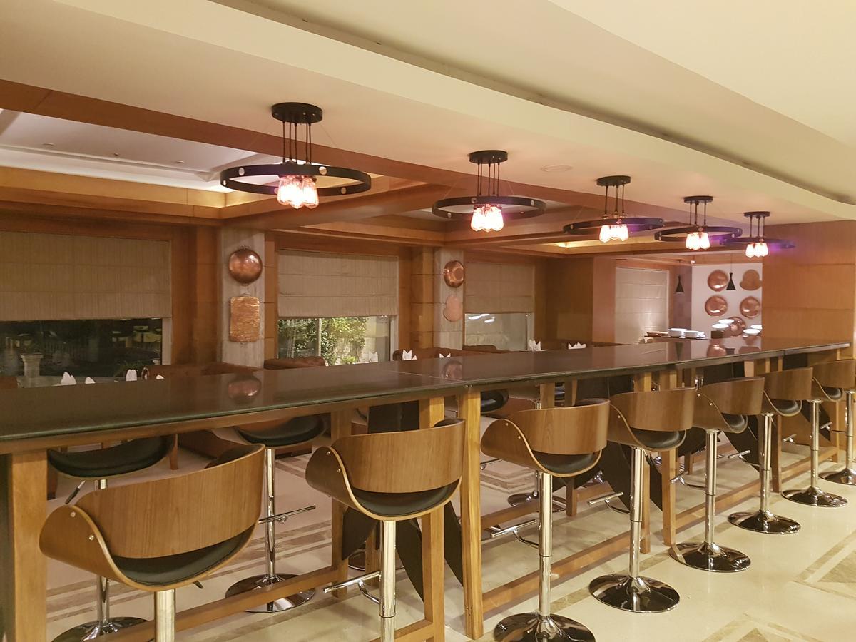 Udman Hotels And Resorts By Ferns N Petals Ню Делхи Екстериор снимка