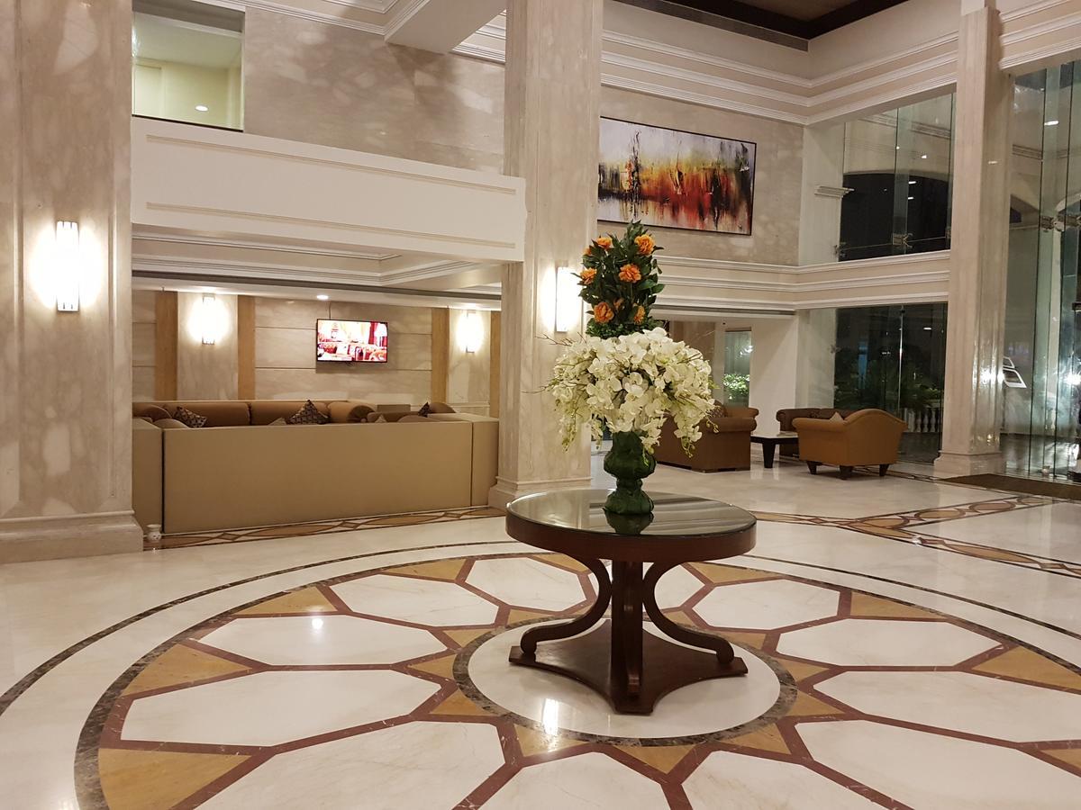 Udman Hotels And Resorts By Ferns N Petals Ню Делхи Екстериор снимка