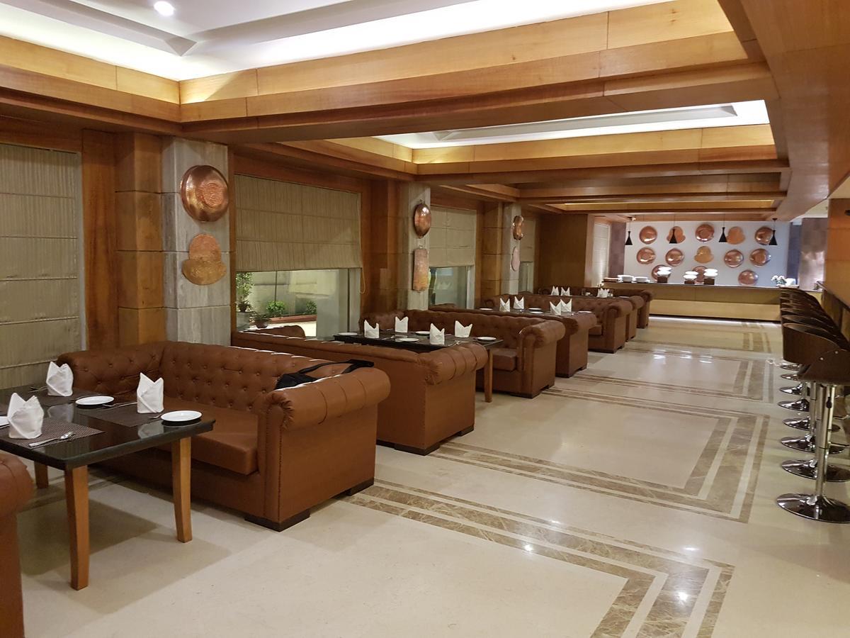 Udman Hotels And Resorts By Ferns N Petals Ню Делхи Екстериор снимка
