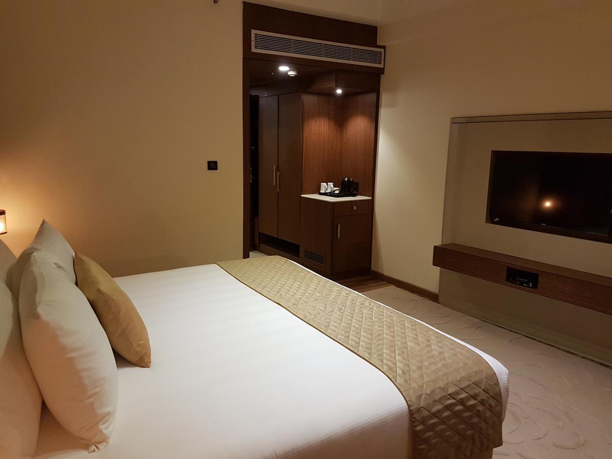 Udman Hotels And Resorts By Ferns N Petals Ню Делхи Екстериор снимка